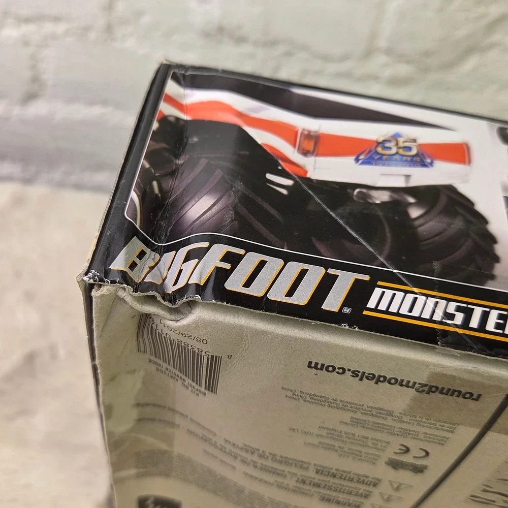 AMT Bigfoot Monster Truck 35th Anniversary 1/25 Scale Model Kit AMT668 Sealed